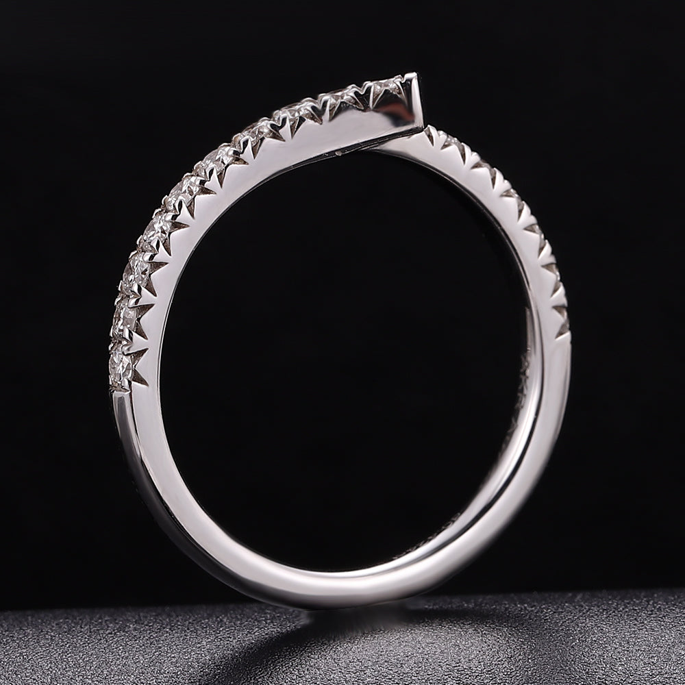 Glamorous Twisted 0.42Ct TW Round Cut Cross Over Ring Lab Diamond Band