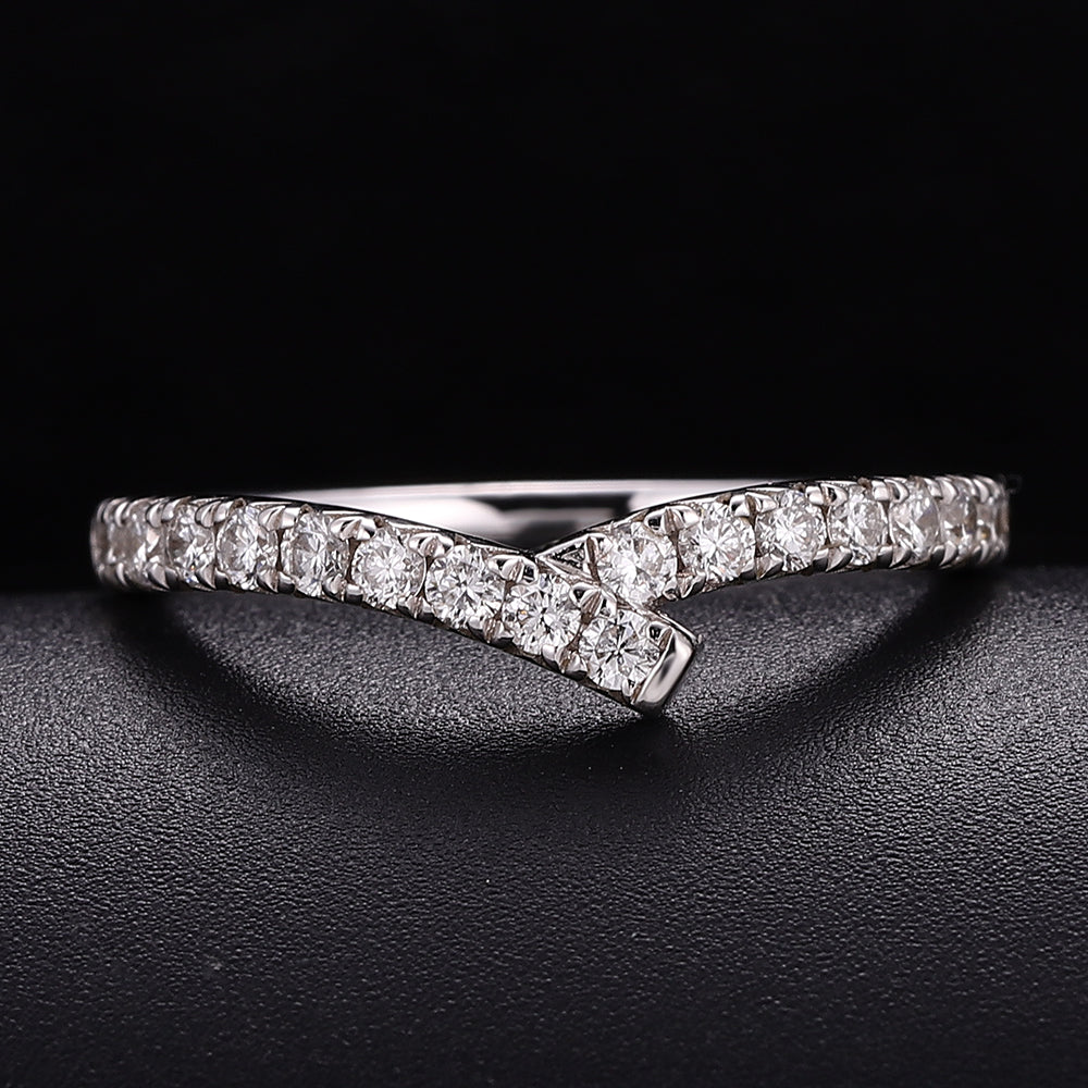 Glamorous Twisted 0.42Ct TW Round Cut Cross Over Ring Lab Diamond Band