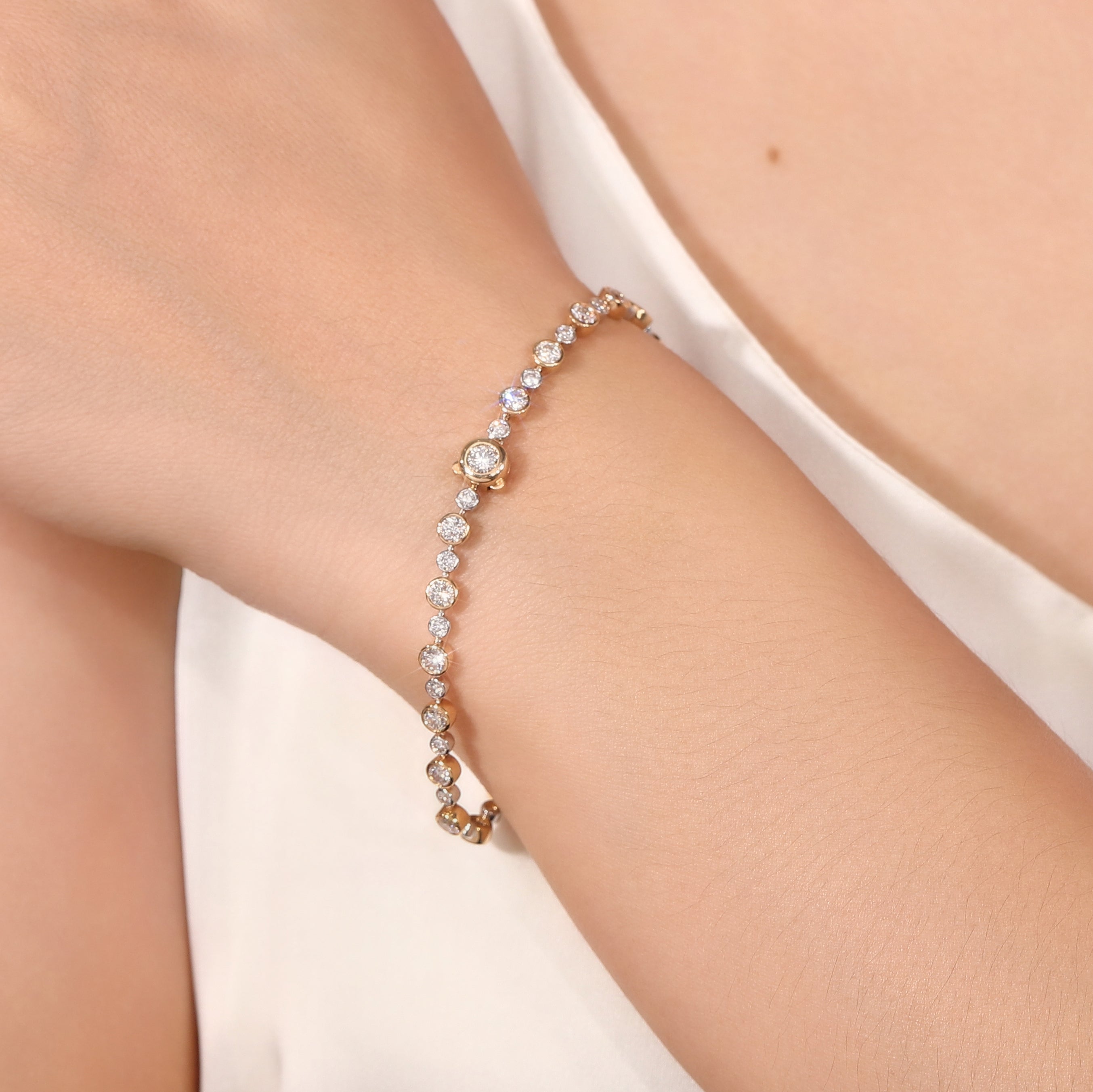 Dual-Tone 18Kt Radiance Lab Grown Diamond Bracelet | 18K Bracelet with Alternating 3.3ctw Round-Cut Lab Diamond