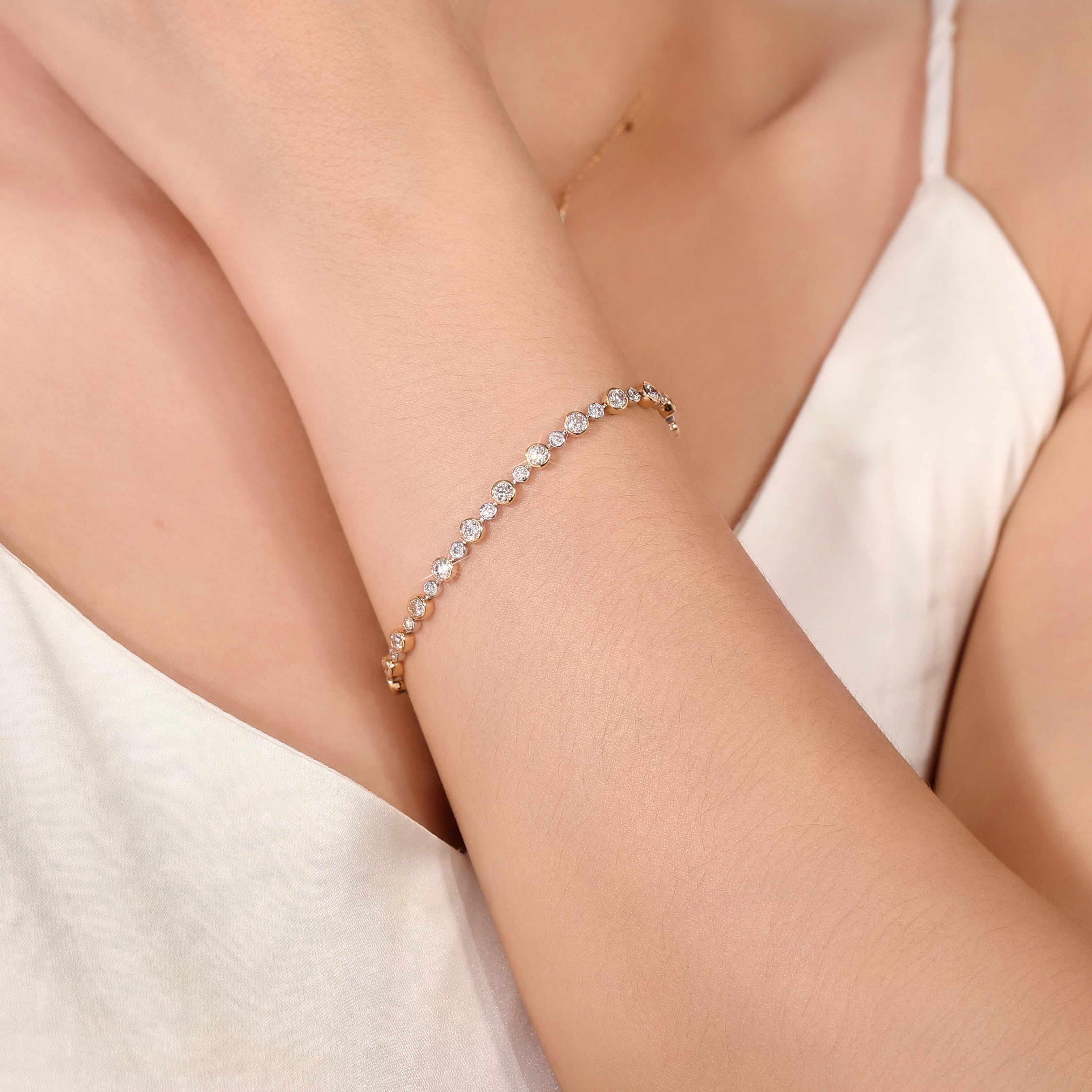 Dual-Tone 18Kt Radiance Lab Grown Diamond Bracelet | 18K Bracelet with Alternating 3.3ctw Round-Cut Lab Diamond