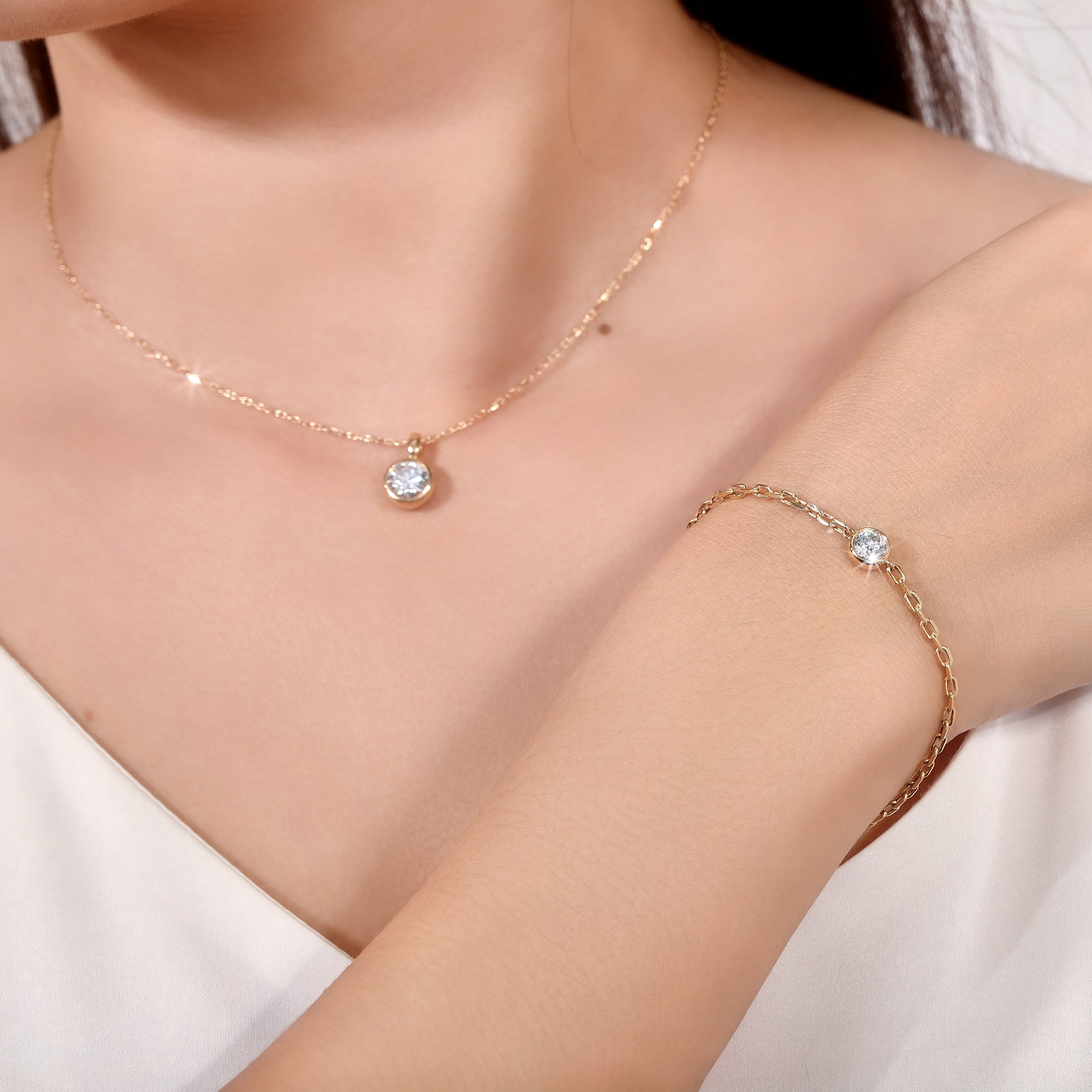 Golden Bubble Pendant in 18Kt Gold set with 1Ct Round Solitaire Lab Diamond (Pendant Only)