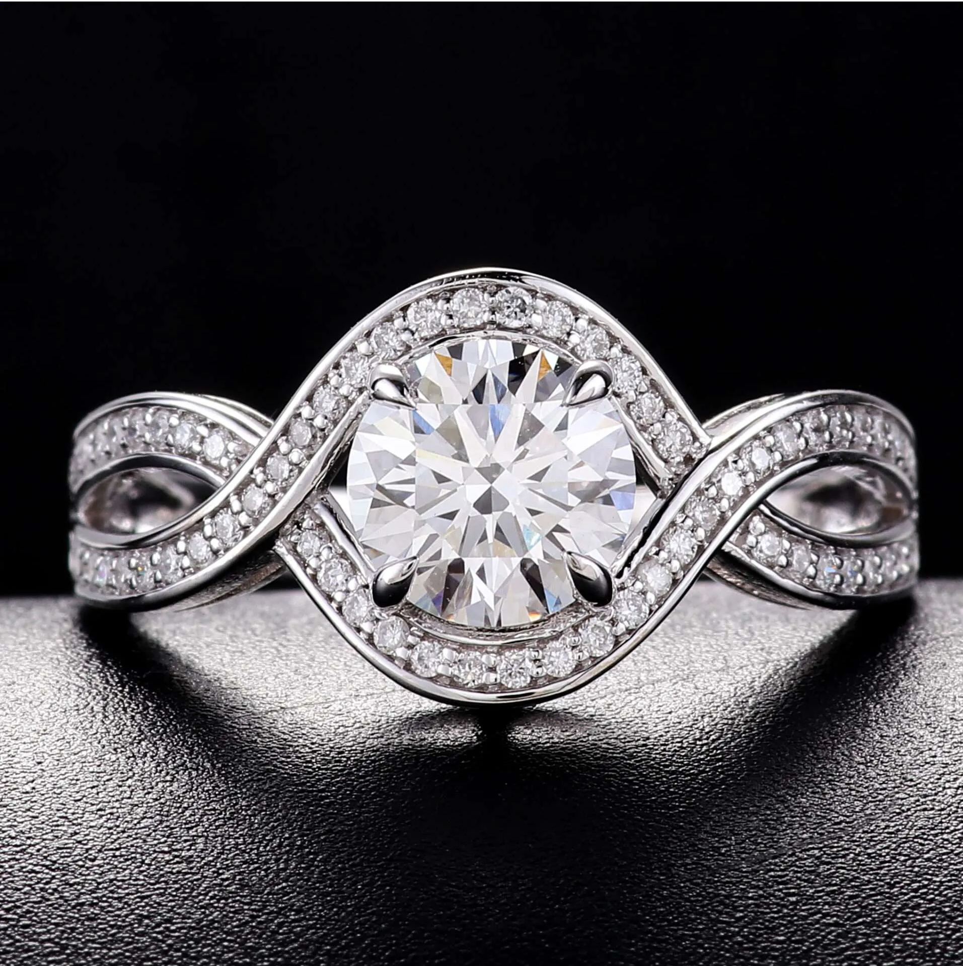 Exquisite 1.09CT Twisted Shank Lab Grown Diamond Ring